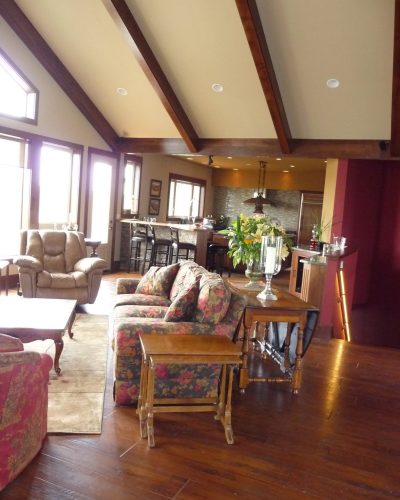 great room looking to kitchen